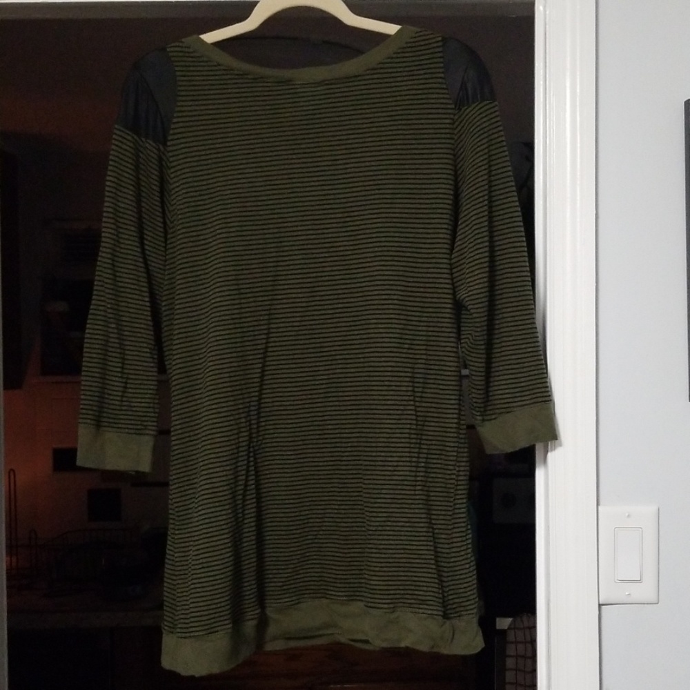 Shirt - Picture 3 of 4